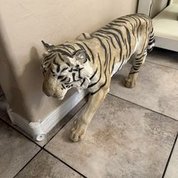 Tiger Statue