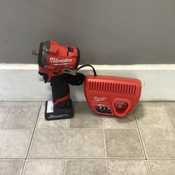 Milwaukee (2562-20) 3/9” Impact Wrench (Stubby)