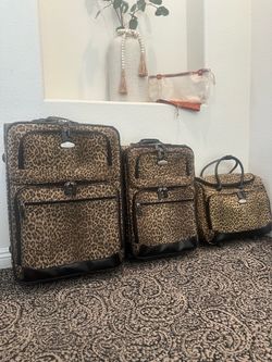 Three piece luggage set