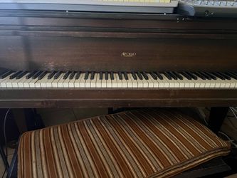 Small Royal Piano