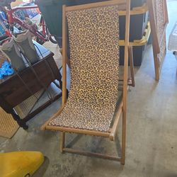 2 foldable beach chairs