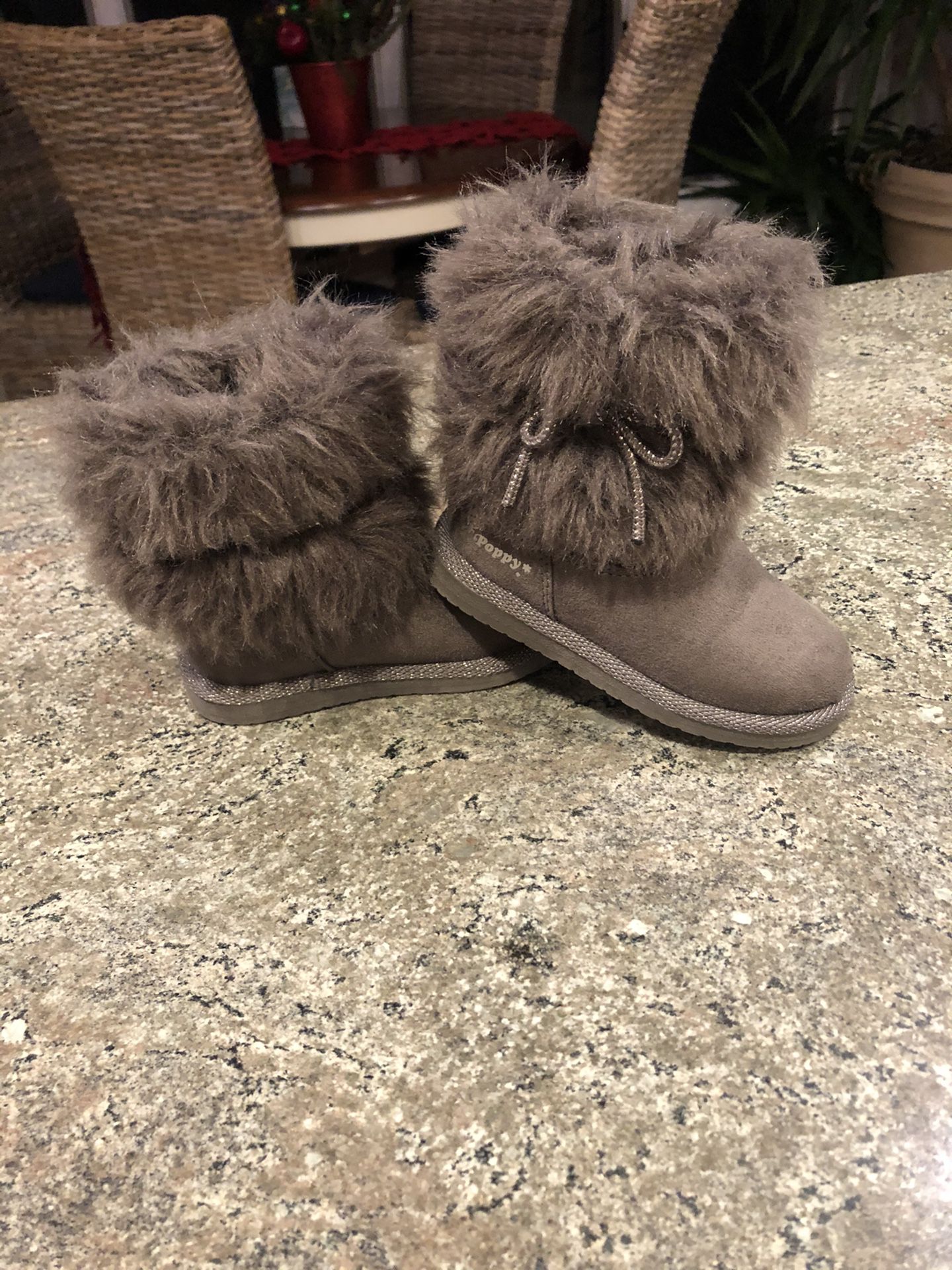 Toddler Girls Trolls Boots Faux Fur Size 8 Warm And Comfy Princess Poppy.
