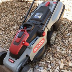 Oregon Cordless LM300 Lawn Mower Kit with A6 4.0 Ah Battery and