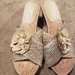 Ladies wedge shoes sz 7.5