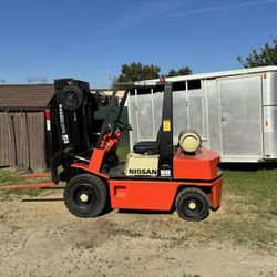 Nissan Forklift (READ LISTING)