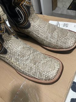 Botas de cascabel —- rattlesnake boots