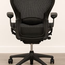 Herman Miller Aeron Office Chair – Size B (Graphite)