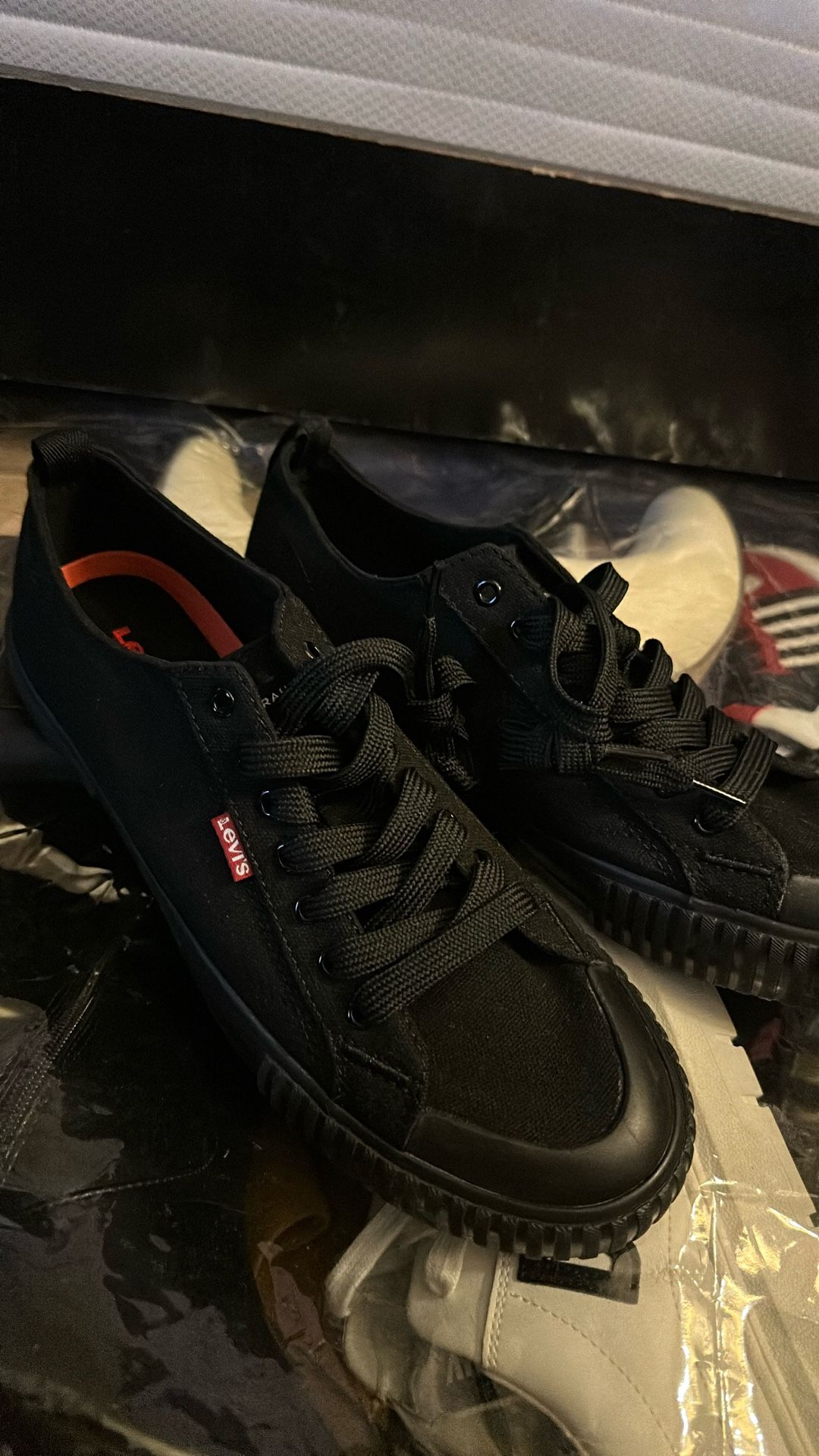 Teniz Nuevoz LEVIS Size 9.5 Nuevoz