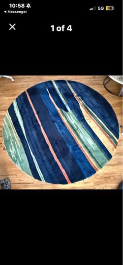 Hand-made Round Area Rug with Striped Pattern