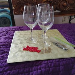 3 WINE GLASSES & DECORATIONS 