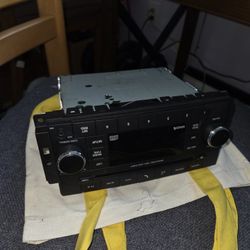 Stock Jeep Radio (working) jeep 08-18