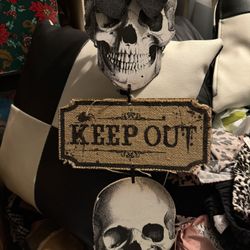 Wood Door Hanger Halloween Skull Skeleton 