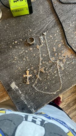 Sliver chain with Jesus pendent and ring