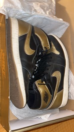 Air Jordan 1 Retro High OG "Black and Gold"