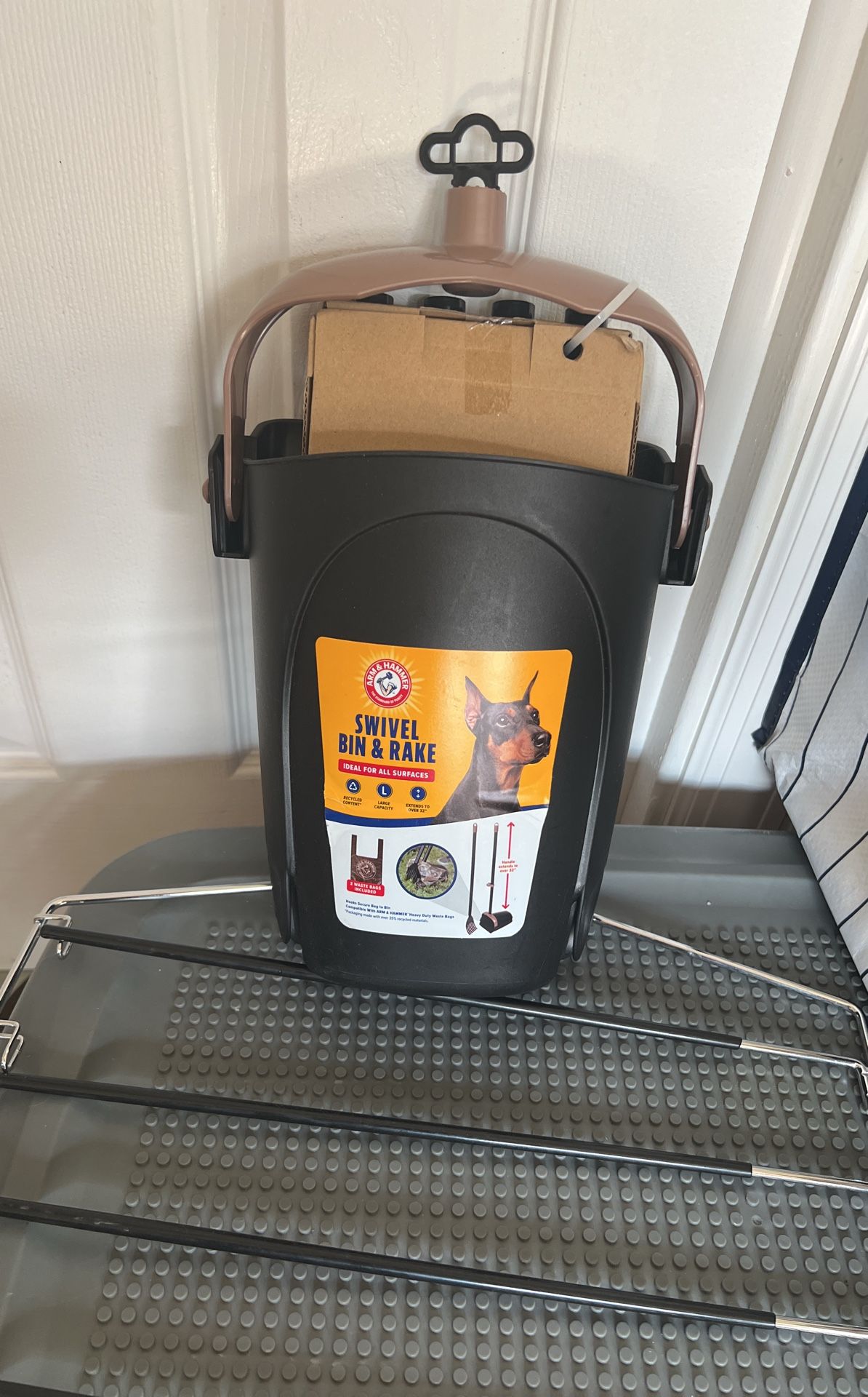 New Pet Scooper Swivel Bin And Rake