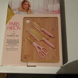 Paris Hilton Knife And Cutting Board Set
