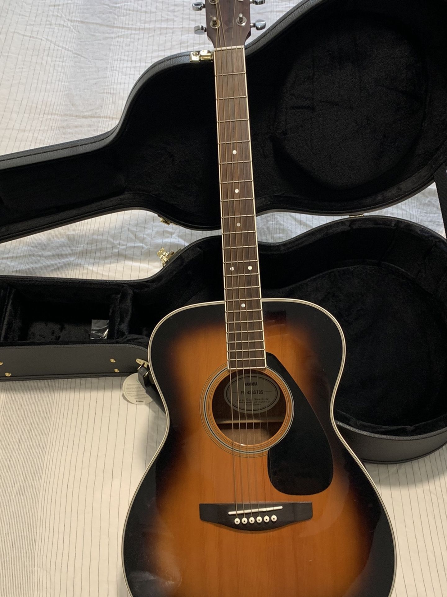 Yamaha FS-423S TBS Acoustic Guitar for Sale in Seattle, WA - OfferUp