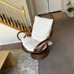 Comfortable Swivel Chair – Cozy Accent Chair