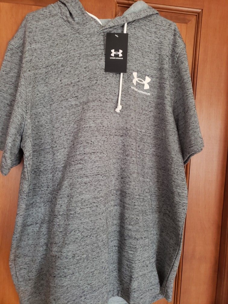 New Under Armour Men's Hoodie. Size Large. Wear In Winter With Long Sleeves Underneath Or Any Other Season Without. Very Good Quality. Retails For $50