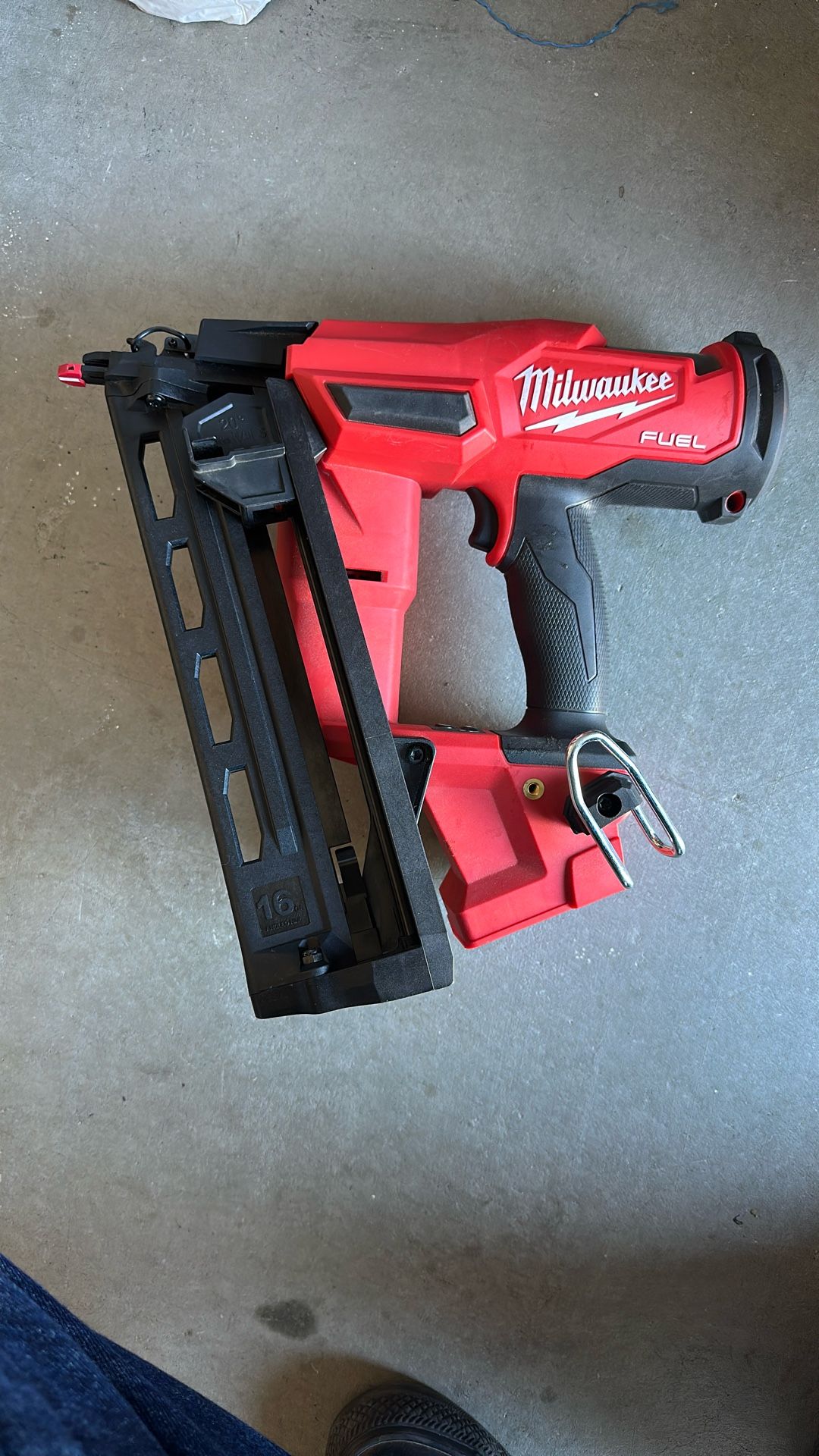 Milwaukee cordless nail gun