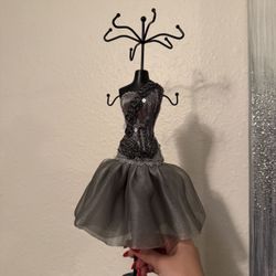 Hanger dress for jewelry