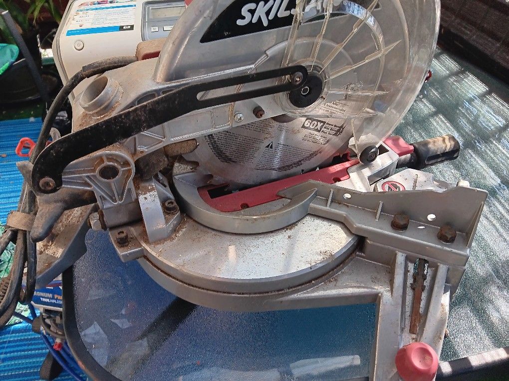 Skilsaw Miter Saw