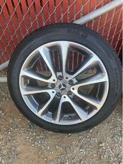 Mercedes 4 Rims a Tires with Lug nuts 245/45R18