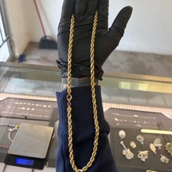 Gold rope chain