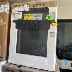 SAMSUNG TOP CONTROL DISHWASHER IN BLACK STAINLESS STEEL 