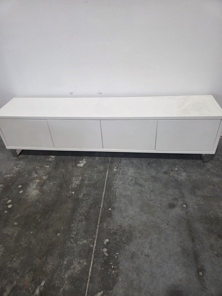 White Credenza (7×3)