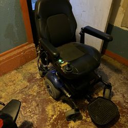 Merits Electric Wheelchair 