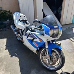 SUZUKI 99gsxr750