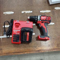 Milwaukee Drill/Driver & Battery W/ Charging Station 