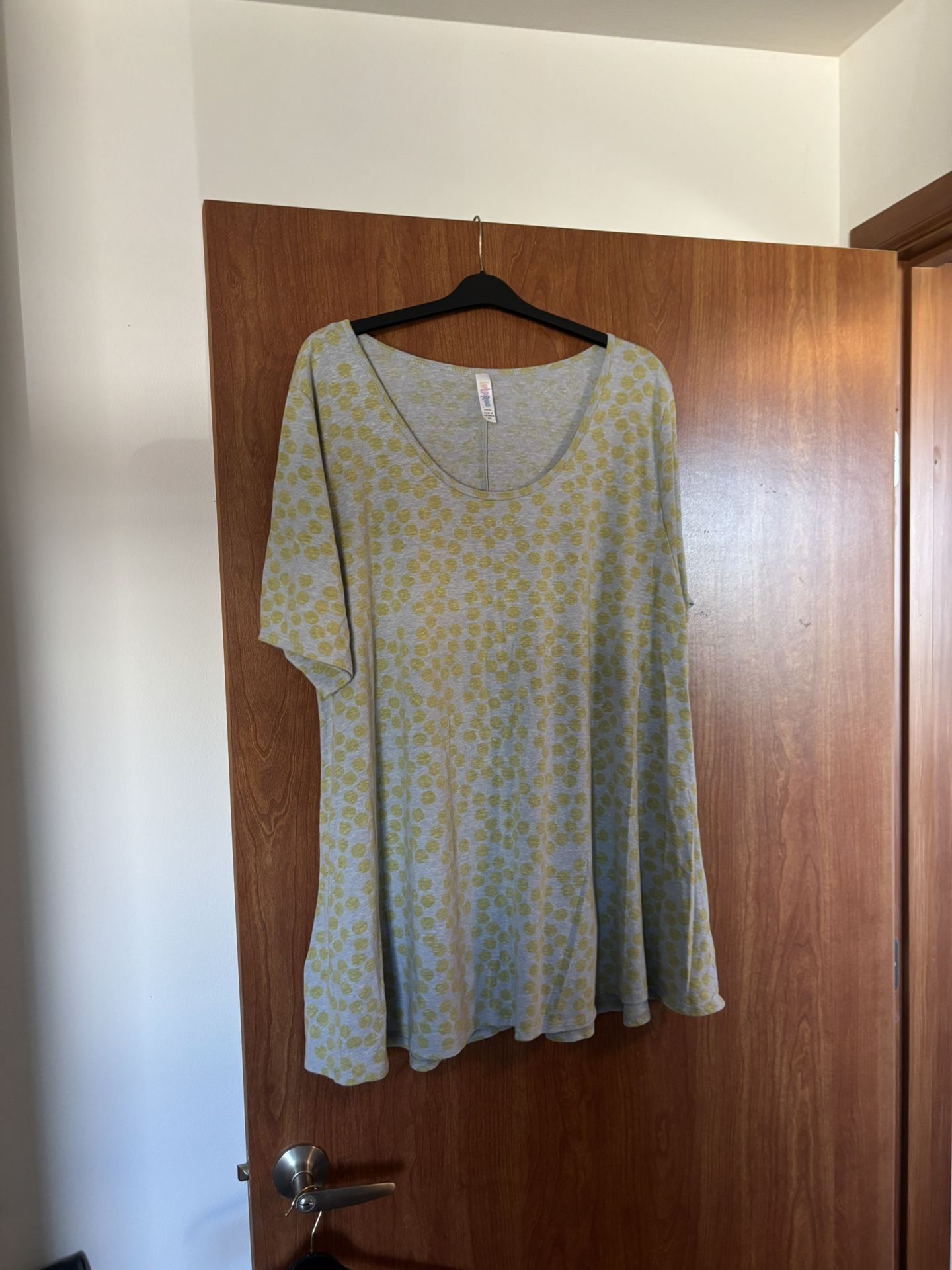 LuLaRoe Short Sleeve Tunic Blouse 3XL