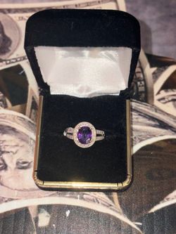F32-000-685 10KWG PURPLE STONE DIA RING