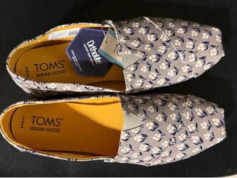 Tom’s slid on sneakers
