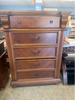 Dresser set
