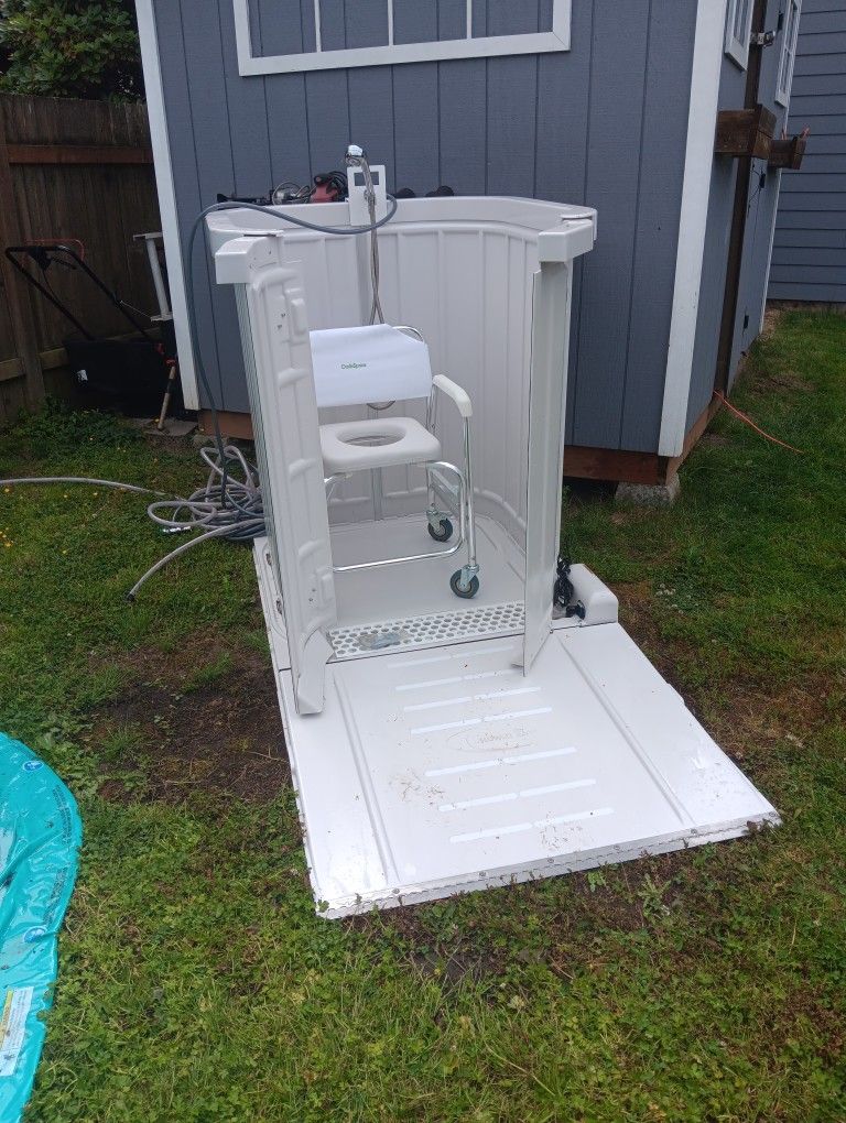 Shower Bay Wheelchair Shower