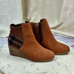 TOMS Kala Wedge Booties Cognac Brown Suede Plaid Mixed Media Ankle Boots 8.5