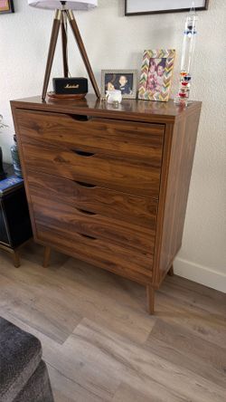 Chest of drawers