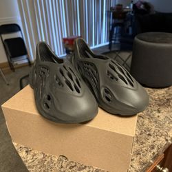 Yeezy Foam Runner / Size 9 / Brand New 