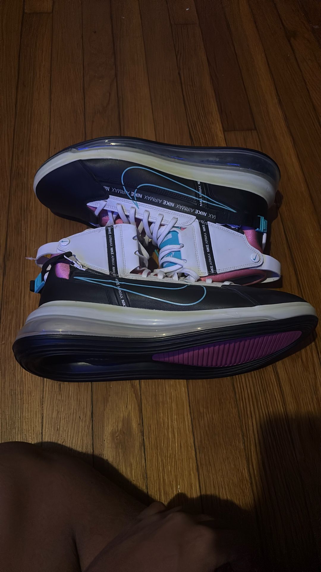 Nike Air Max 720 Saturn Size 13