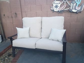 1 Mallin Loveseat