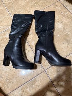 Black heeled boots