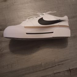 Women Nike Court Legacy