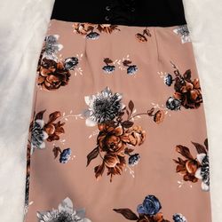 Floral mid skirt Size M By Potter Pot