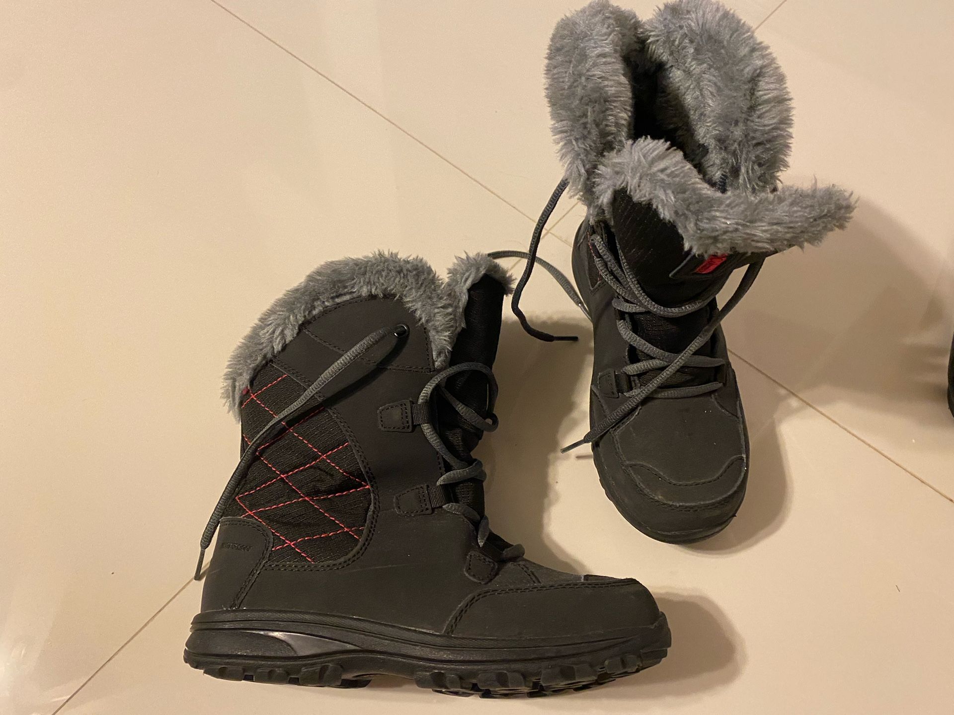 COLUMBIA GIRLS SNOW BOOTS