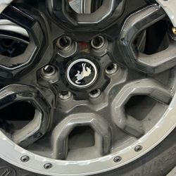 17”. Ford Branco 6x139.4. $1000