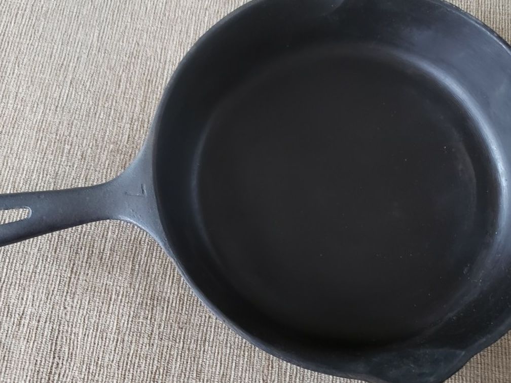 Unmarked Wagner #7 Cast Iron Skillet - Smooth Bottom Vintage Cookware - Cast Iron Cookware