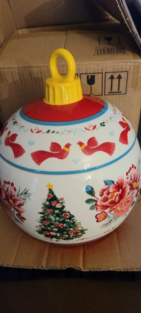 NEW IN BOX PIONEER WOMAN ORNAMENT COOKIE JAR